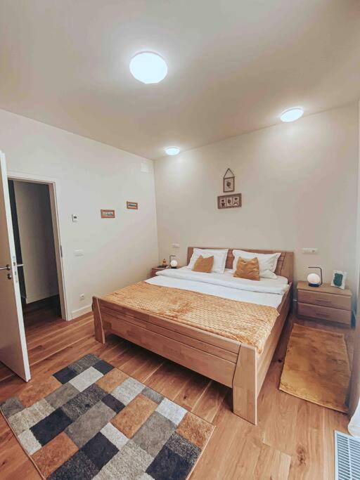 8Ight Apartment Brasov Bagian luar foto