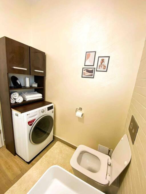 8Ight Apartment Brasov Bagian luar foto