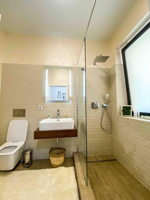 8Ight Apartment Brasov Bagian luar foto