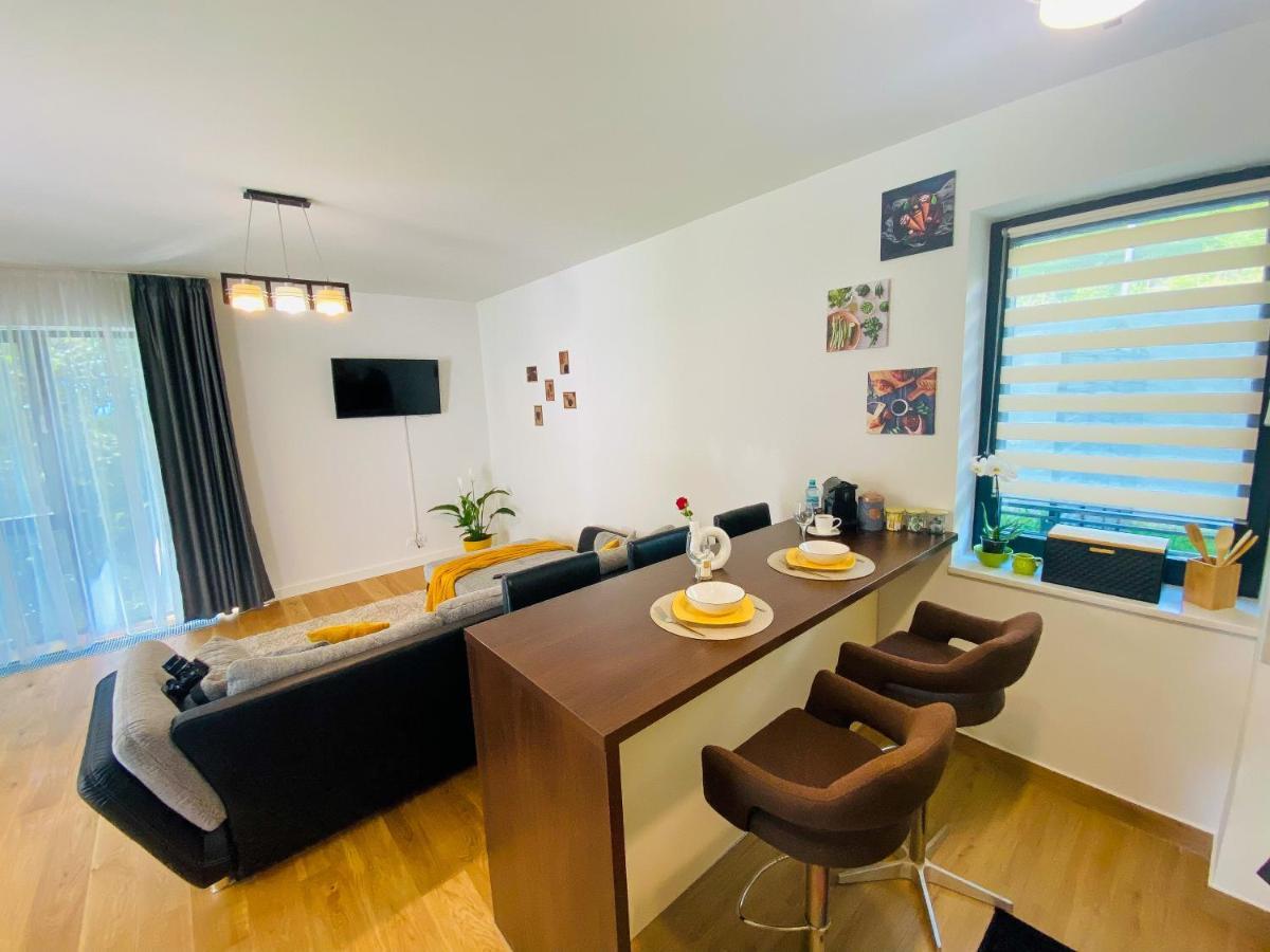 8Ight Apartment Brasov Bagian luar foto