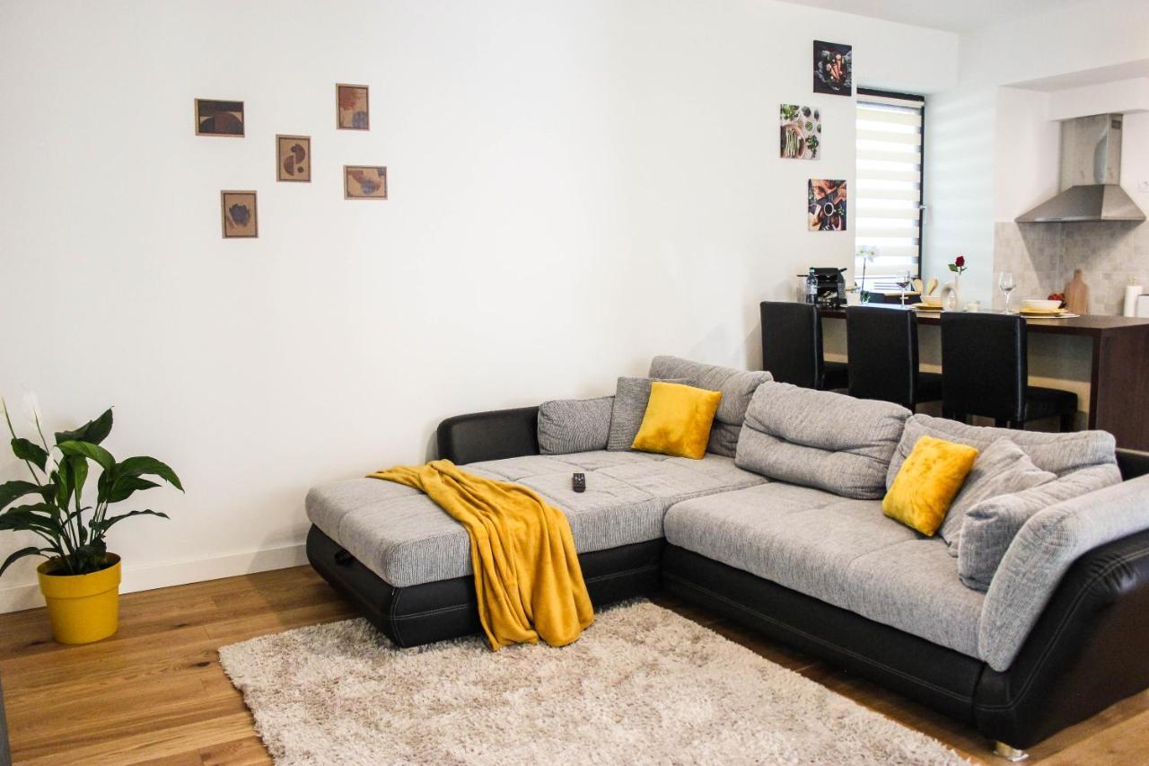 8Ight Apartment Brasov Bagian luar foto