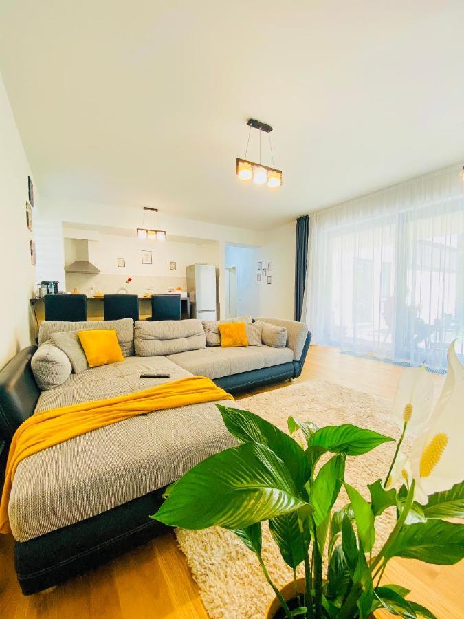 8Ight Apartment Brasov Bagian luar foto